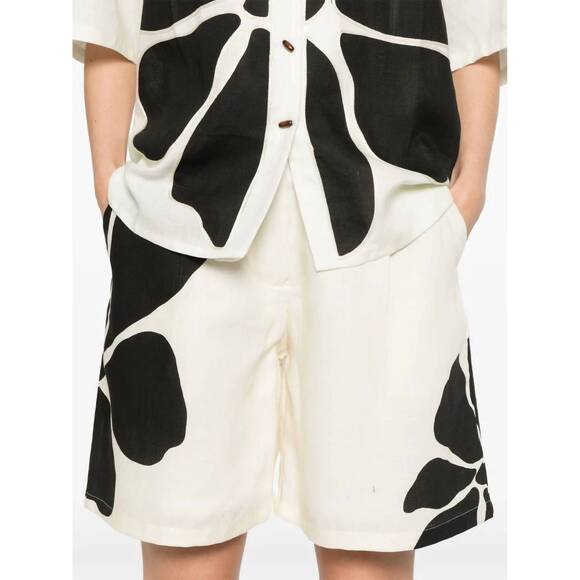 CALA DE LA CRUZ Pants - NEW CALA DE LA CRUZ sia short in black/ white